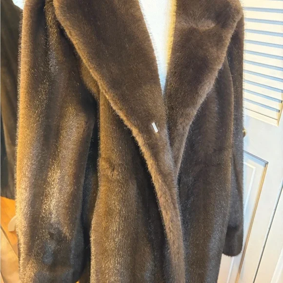 Classic Women's Brown Faux Fur Coat - Picture 7 of 12